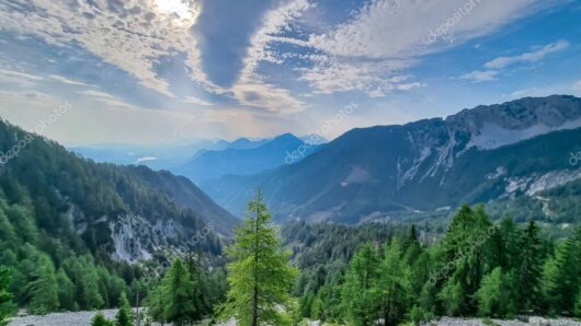 Uitzicht op het dal in Kärnten, Oostenrijk